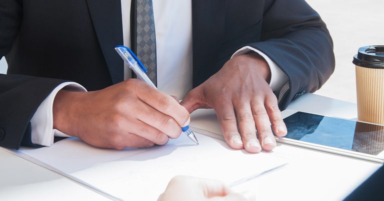 Como escolher uma tradução certificada Fidelity Translations pode salvar sua reputação jurídica?