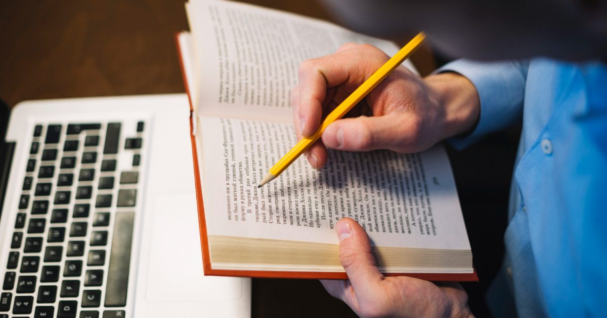 Tradução livre permite que seu artigo seja acessível a pessoas que não falam o seu idioma original, diversificando o seu público e atraindo leitores de diferentes culturas e nacionalidades